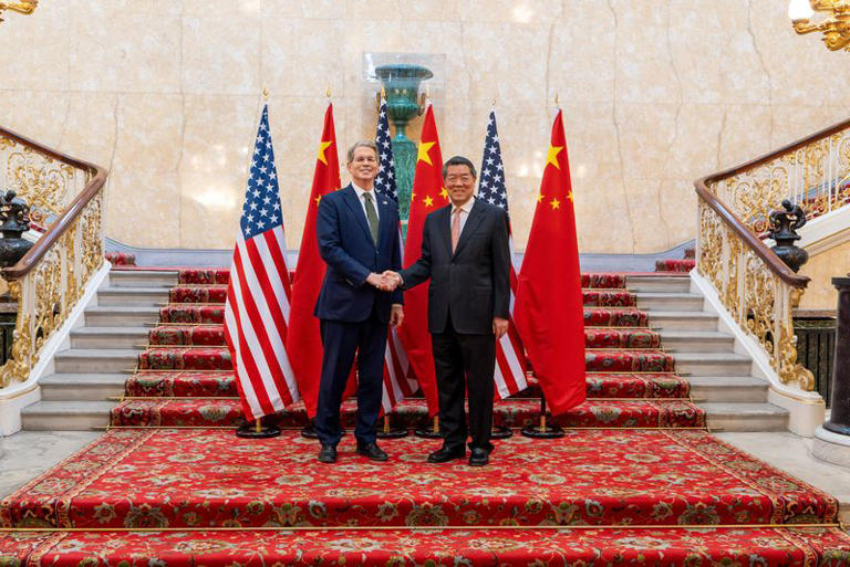 US pushes Vietnam to decouple from Chinese tech, sources say By Reuters